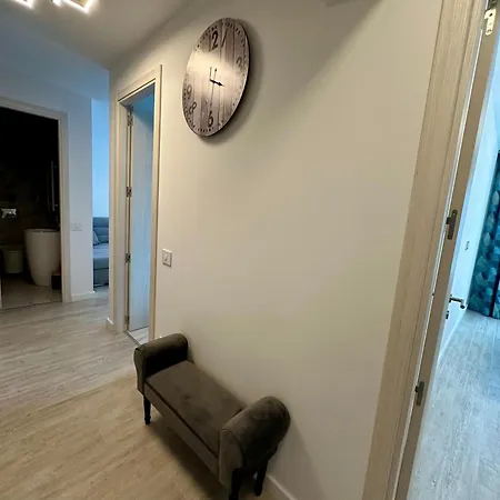 Modern 1br With Terrace View - Romexpo