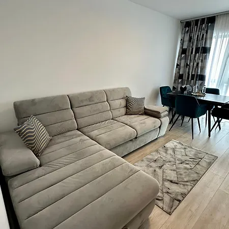 Apartment Modern 1br With Terrace View - Romexpo
