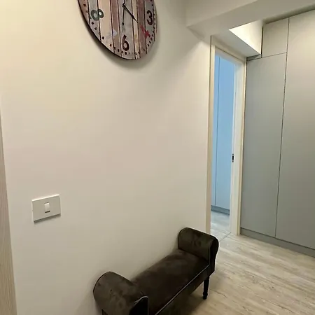 Apartment Modern 1br With Terrace View - Romexpo *
