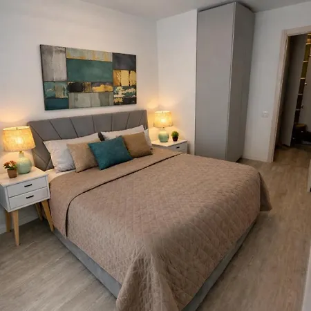 Modern 1br With Terrace View - Romexpo *