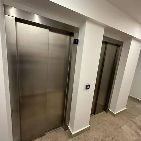 Apartment Modern 1br With Terrace View - Romexpo