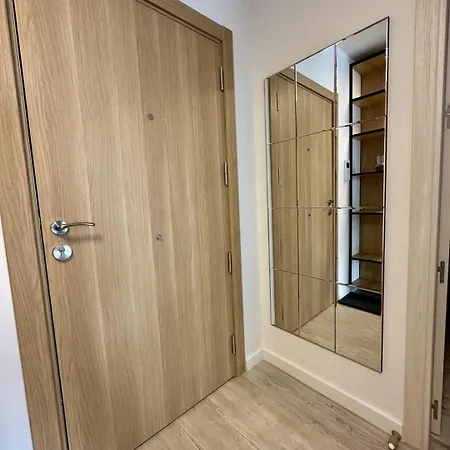 Apartment Modern 1br With Terrace View - Romexpo