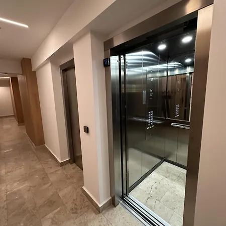 Modern 1br With Terrace View - Romexpo Apartment