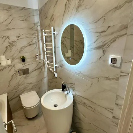 Apartment Modern 1br With Terrace View - Romexpo *