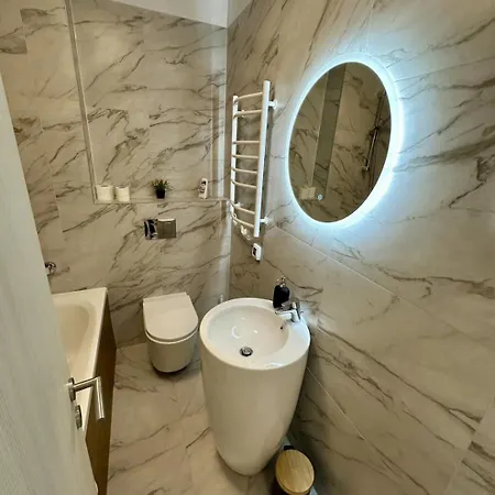 Apartment Modern 1br With Terrace View - Romexpo *