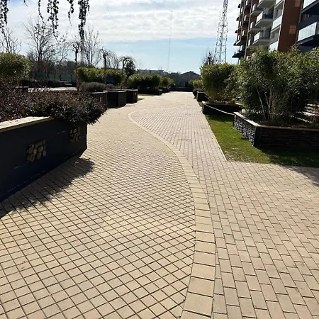 Apartment Modern 1br With Terrace View - Romexpo *