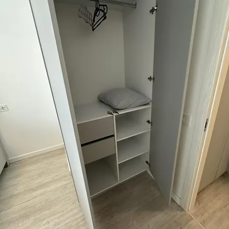 Apartment Modern 1br With Terrace View - Romexpo *