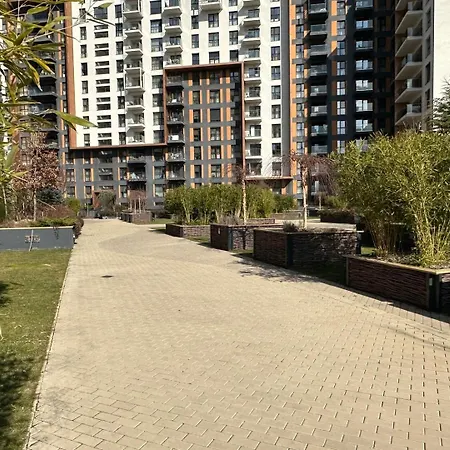Modern 1br With Terrace View - Romexpo